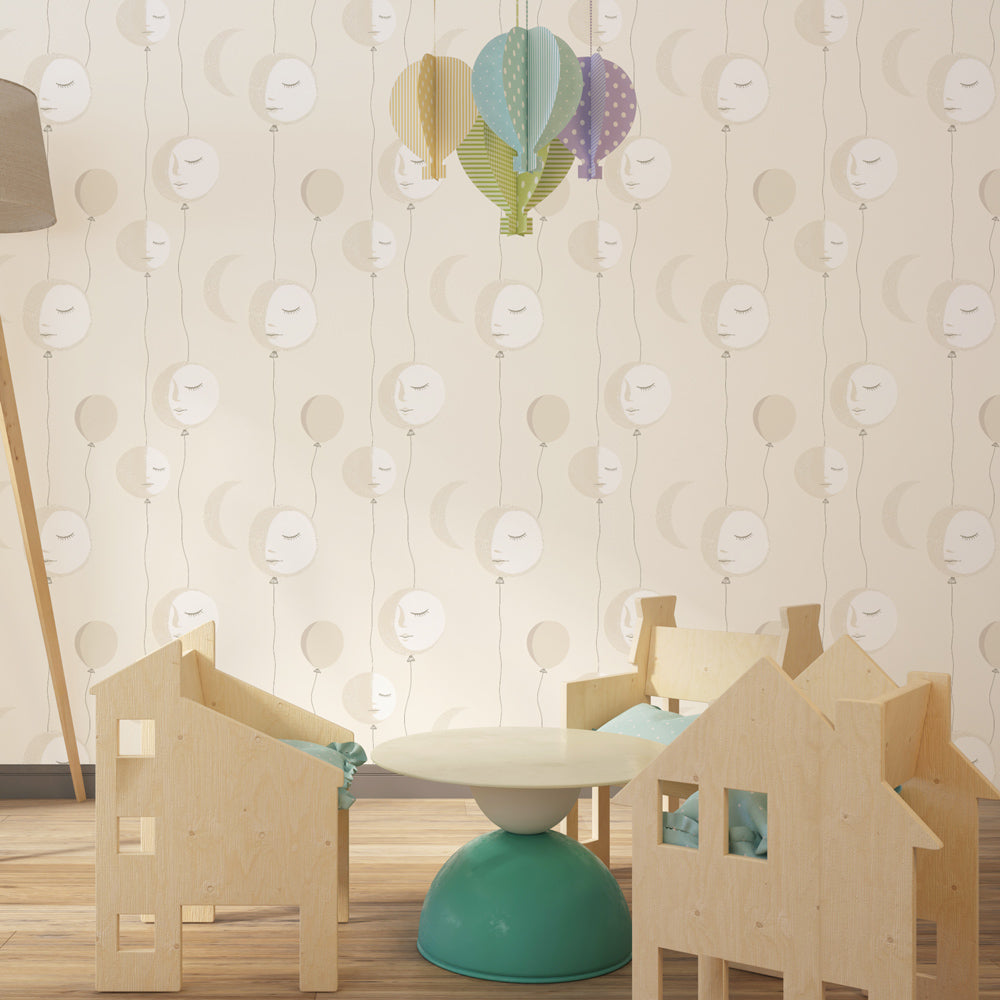 Soft beige balloon face wallpaper for peaceful kids room by Kids-Mundo