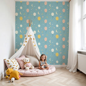 Colorful balloon mural wallpaper with starry sky creating dreamy nursery atmosphere by Kids-Mundo