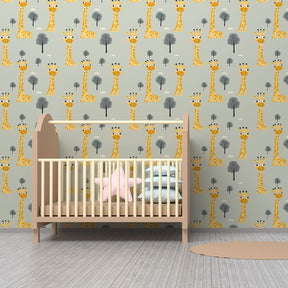Safari giraffe wallpaper transforming children's bedroom with friendly animal design by Kids-Mundo