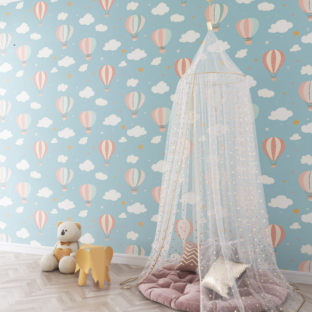 Colorful montgolfière wallpaper transforming children's bedroom into sky adventure space