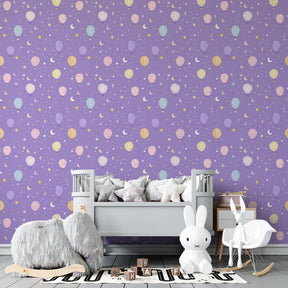 Purple starry sky mural wallpaper with pastel balloons for kids room by Kids-Mundo