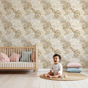 Tropical leaves mural wallpaper creating serene nursery atmosphere with neutral botanical design by Kids-Mundo